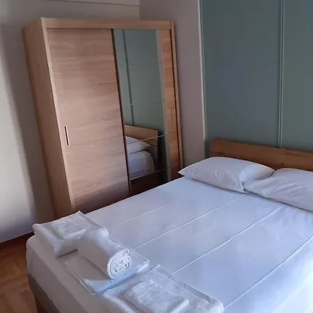 Artemis Plaza Appartement *